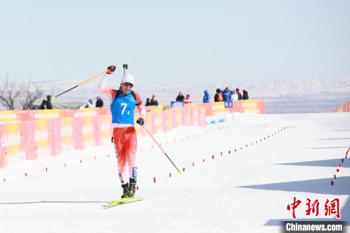 十四冬冬季两项公开组接力赛：辽宁队夺两金，