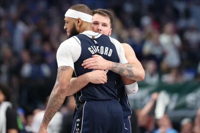 加福德21+11引爆独行侠，湖人三巨头引热议