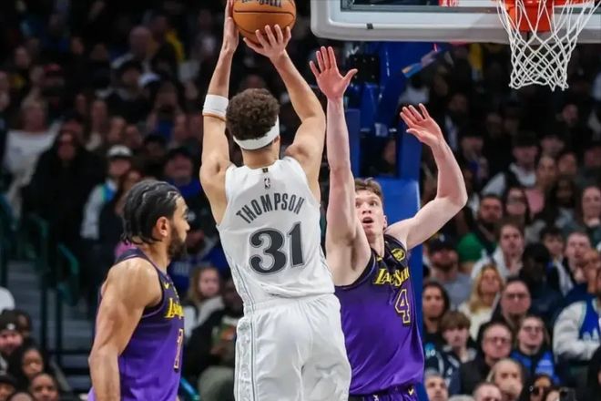 加福德21+11引爆独行侠，湖人三巨头引热议