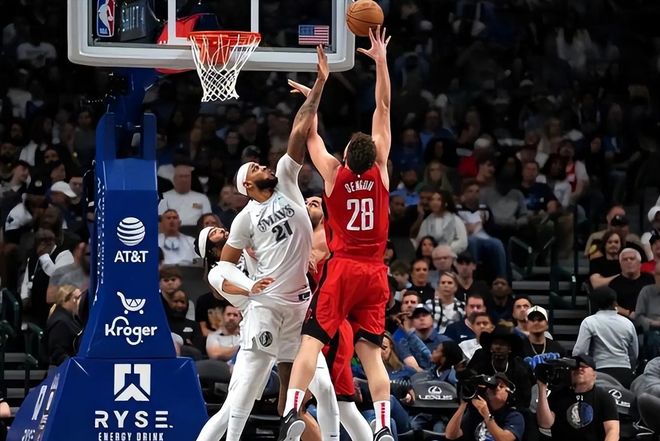 加福德21+11引爆独行侠，湖人三巨头引热议