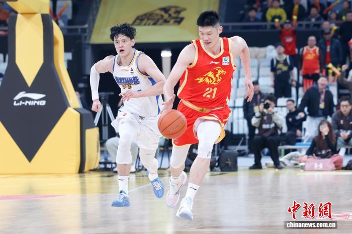 广厦三连胜登顶CBA积分榜 广东北京失利引关注