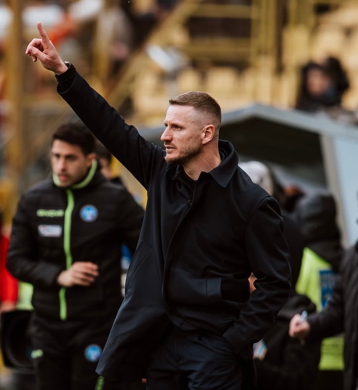 意乙名帅对决：尤维斯塔比亚3-1斯佩齐亚，米兰