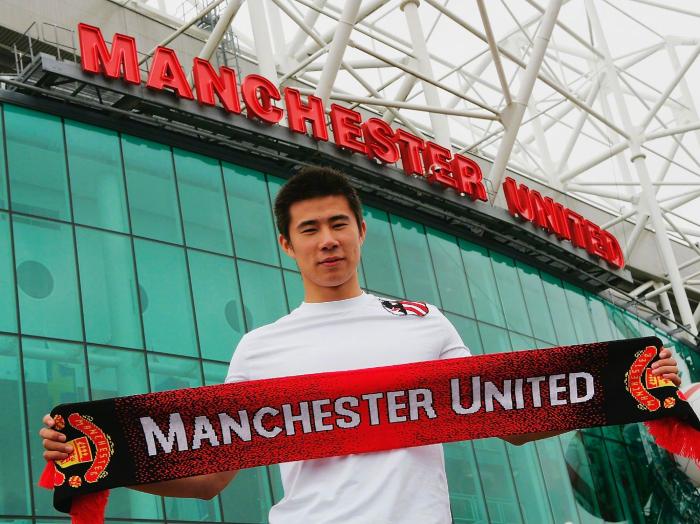 董方卓国家队17号球衣正式入驻曼联博物馆