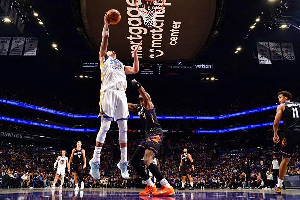 太阳力克勇士晋级季后赛 桑托斯表现平淡难救主