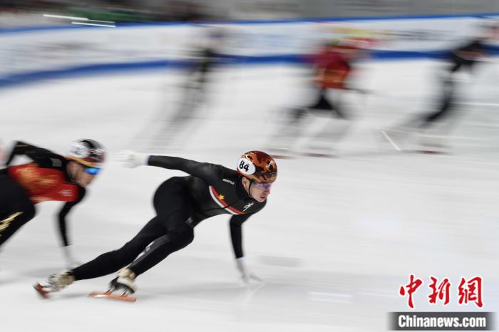 首次以国家队身份参加十四冬短道速滑500米，刘